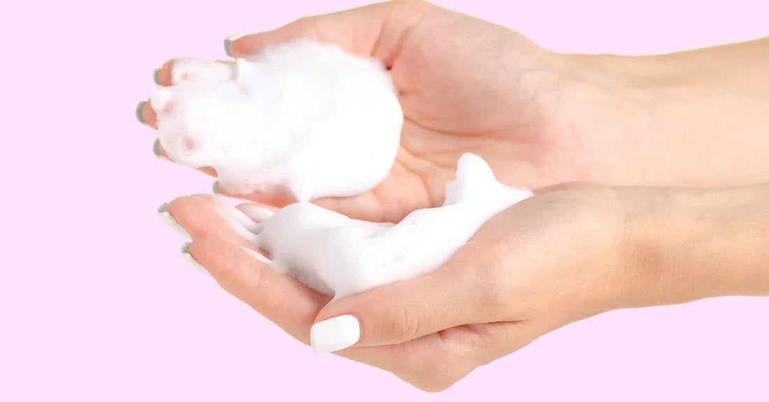 ¿Qué es la espuma limpiadora de higiene íntima y por qué deberías usarla?